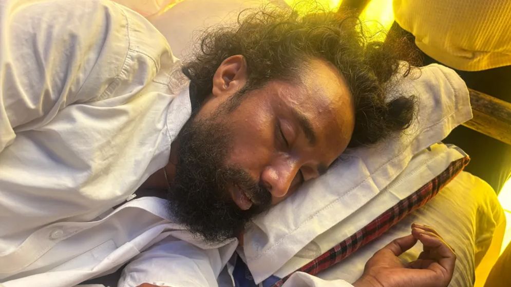 ১৬ দিন পর অনশন ভাঙলেন ছাত্রনেতা দেবেন্দ্র