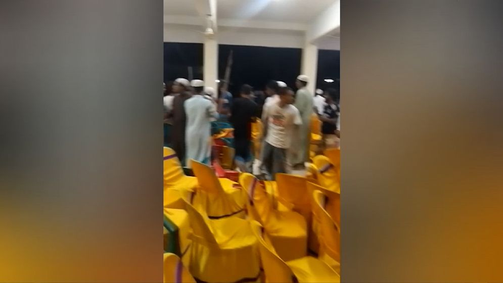 ব্রাহ্মণবাড়িয়ায় গান বাজানোকে ঘিরে পুলিশ ও মাদরাসা শিক্ষার্থীদের সংঘর্ষে আহত ৩০