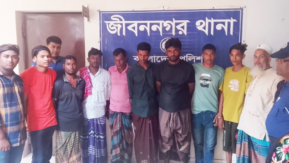 চুয়াডাঙ্গায় অবৈধ অনুপ্রবেশের দায়ে ভারতীয় নাগরিকসহ আটক ৭