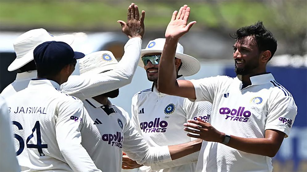 সুতারের ঘূর্ণিতে ৬০০তম টেস্ট রাঙালো ভারত