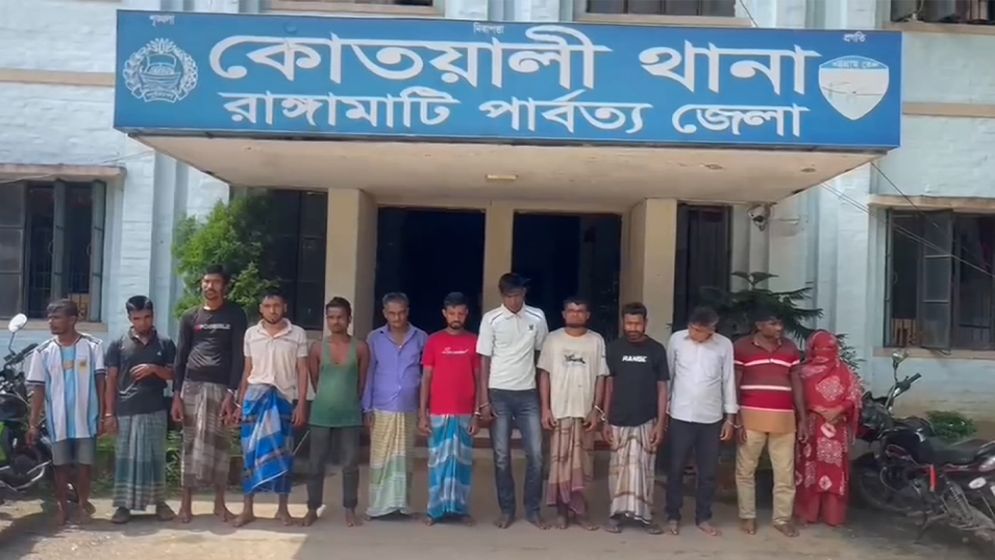 রাঙ্গামাটিতে পুলিশের মাদকবিরোধী অভিযান আটক ১৫