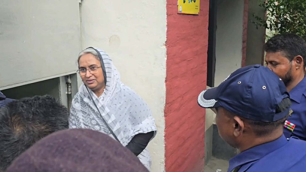 স্বামীর শেষ বিদায় শেষে আবারো মুন্সিগঞ্জ কারাগারে দীপু মনি