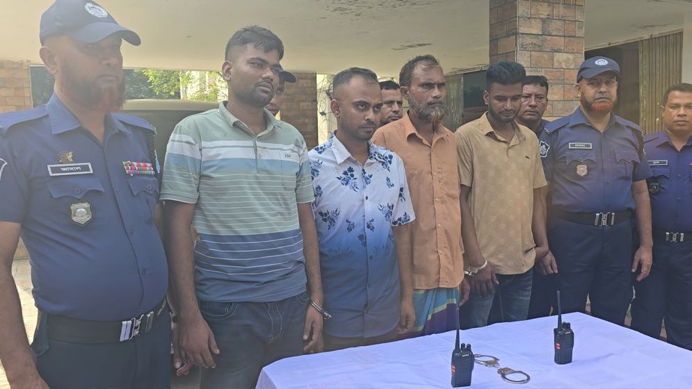 মুন্সিগঞ্জে ডিবি পরিচয়ে অটোরিকশা চুরি; চক্রের ৪ সদস্য গ্রেফতার