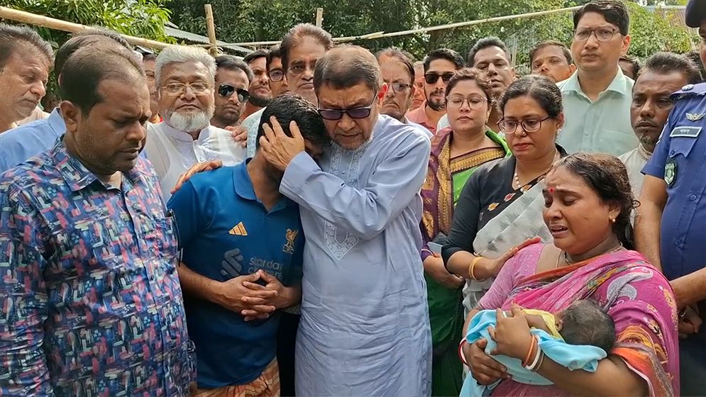 সিজারের সময় পেটে গজ রেখে সেলাই, মারা যাওয়া কণিকার পরিবারের সঙ্গে স্বাস্থ্যমন্ত্রীর সাক্ষাৎ