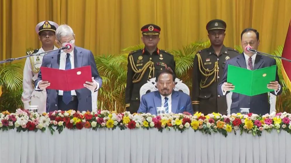 শপথ নিলেন নয়া রাষ্ট্রপতি মির্জা ফখরুল