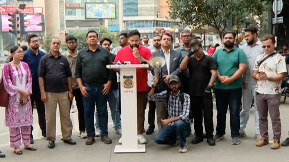 ব্যাটারিচালিত অটোরিকশা নিয়ন্ত্রণের দাবিতে গুলশানে অবস্থান কর্মসূচি