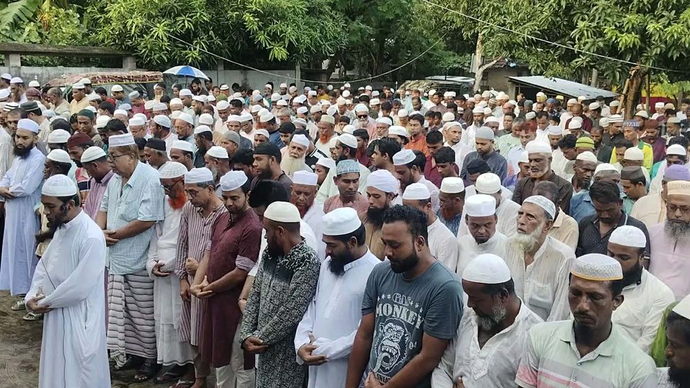 কলকাতায় অগ্নিকাণ্ডে নিহত সাতক্ষীরার সাজুর দাফন সম্পন্ন