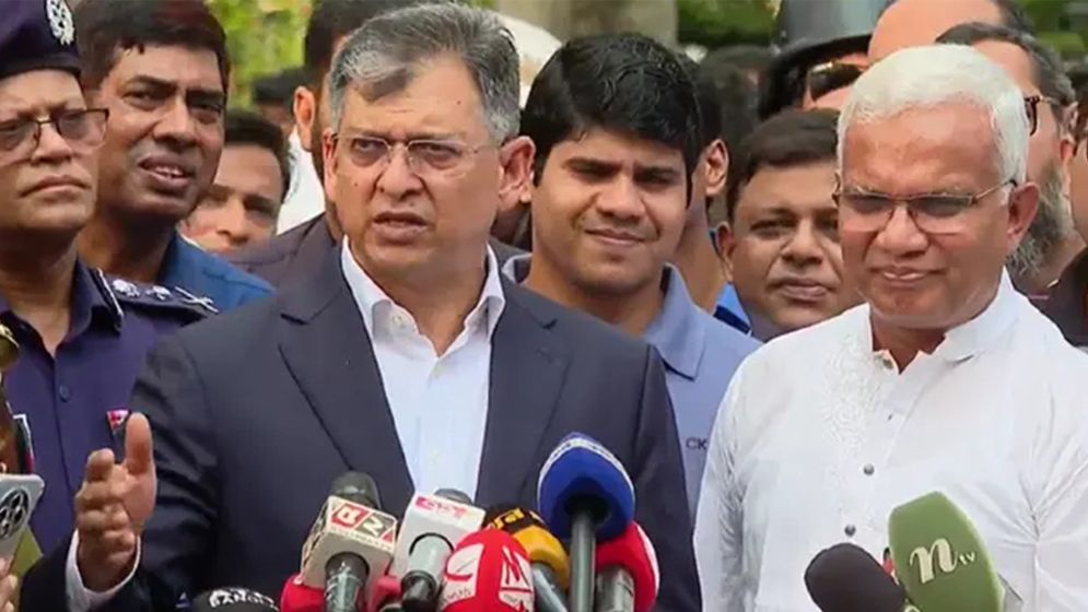 শুধু চাঁদাবাজ নয়, জড়িত পুলিশ সদস্যদেরও তালিকা হচ্ছে: স্বরাষ্ট্রমন্ত্রী