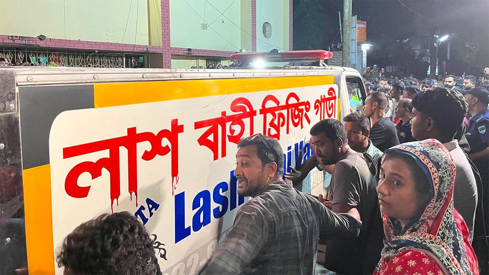 কলকাতায় আগুনে নিহত দেবাশীষসহ ৪ জনের মরদেহ ফিরলো নিজ গ্রামে