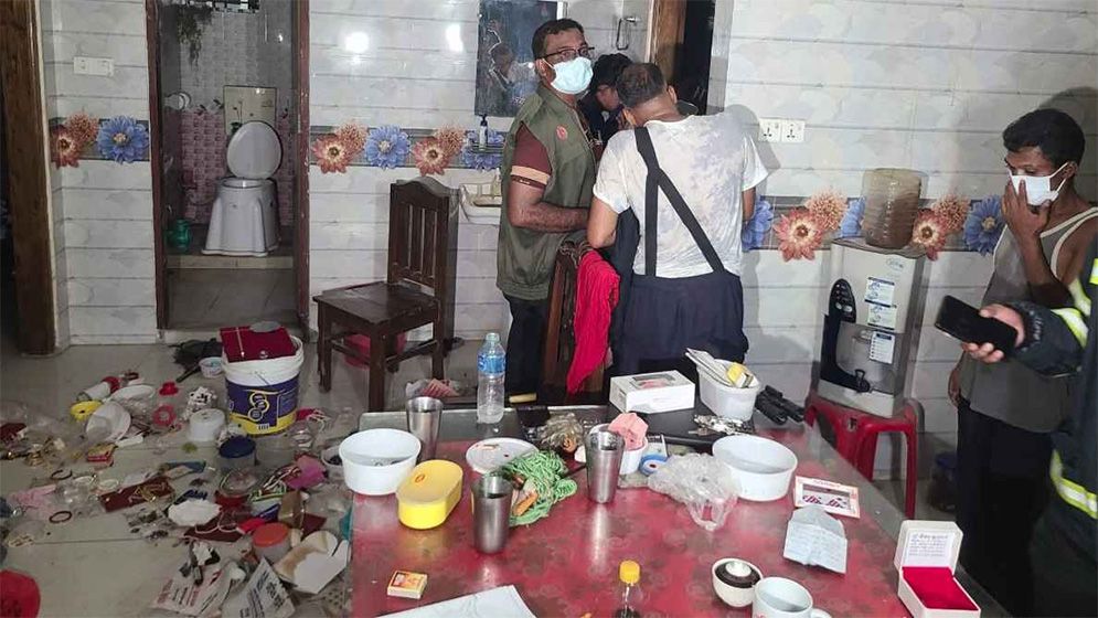 রংপুরে তালাবদ্ধ বাড়ি থেকে ৪ জনের মরদেহ উদ্ধার