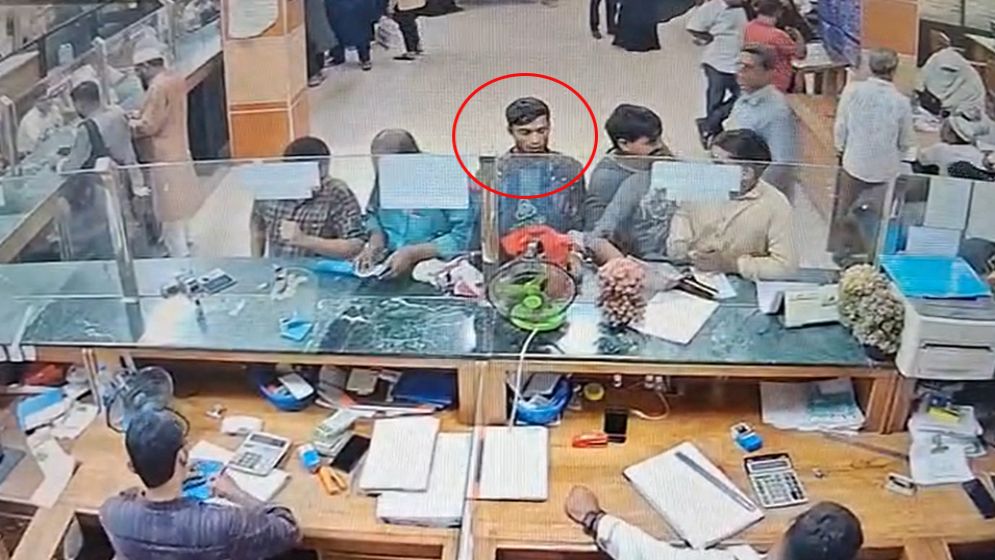 ব্রাহ্মণবাড়িয়ায় সোনালী ব্যাংকের ভেতর থেকে গ্রাহকের ৭ লাখ ৮০ হাজার টাকা চুরি