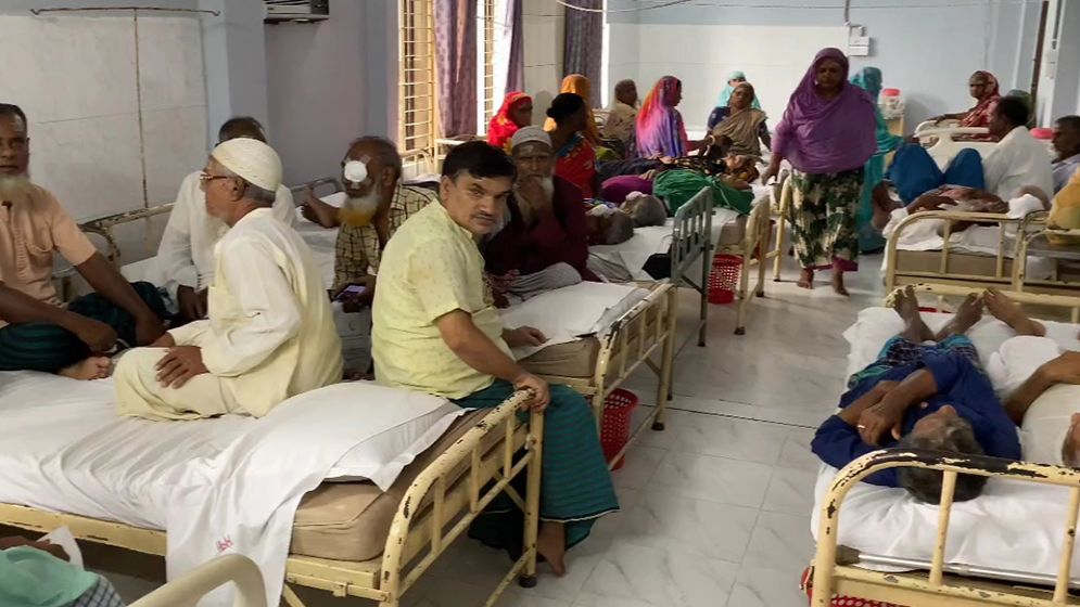 মুন্সিগঞ্জে ঈদে মিলাদুন্নবী উপলক্ষ্যে শতাধিক মানুষের চোখের ছানি অপারেশন
