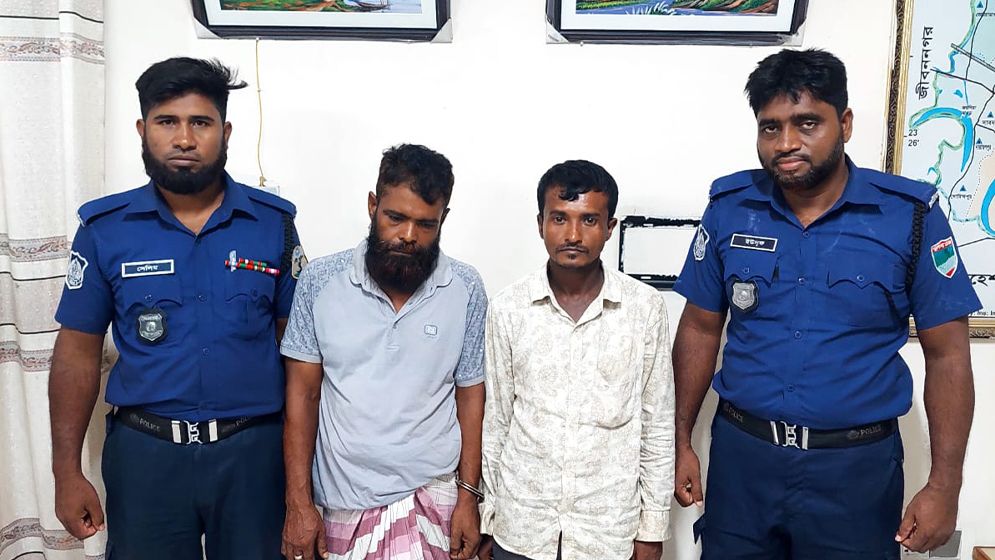 ডাবের পানিতে চেতনানাশক ব্যবহার, কোটচাঁদপুরে অজ্ঞান পার্টির ২ সদস্য গ্রেফতার