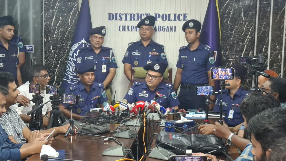 চাঁপাইনবাবগঞ্জে অটোরিকশা ছিনতাই করে চালককে হত্যা, গ্রেফতার ৩