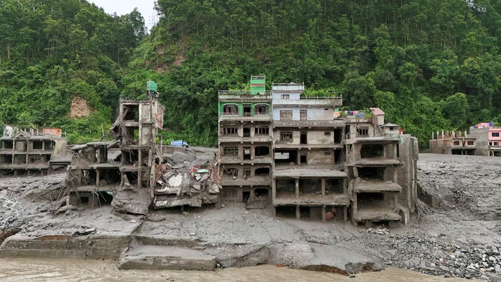 নেপাল-চীন সীমান্তে ভয়াবহ আকস্মিক বন্যায় নিখোঁজের সংখ্যা প্রায় ১,৫০০