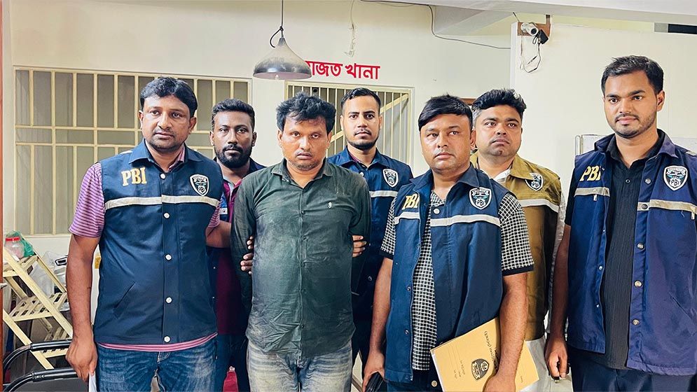 যশোরে বটি দিয়ে কুপিয়ে মাকে হত্যার অভিযোগে ছেলে গ্রেফতার