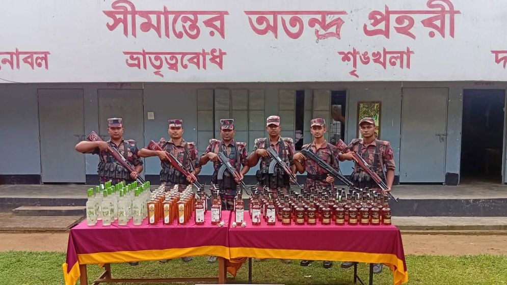 শেরপুর সীমান্তে সাড়ে ১০ লাখ টাকা মূল্যের ভারতীয় মদ জব্দ