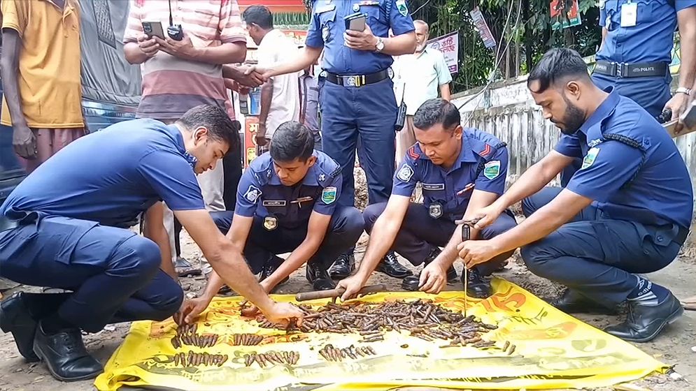 বগুড়ায় ড্রেন খননকালে ৩৩৪ রাউন্ড থ্রি-নট-থ্রি রাইফেলের গুলি উদ্ধার