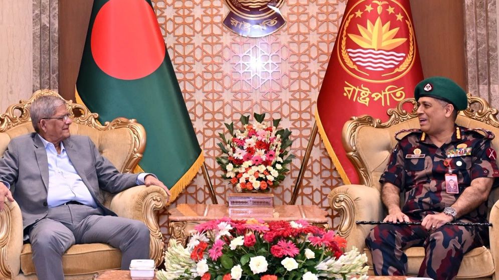 চোরাচালান ও সীমান্ত হত্যা বন্ধে কার্যকর ব্যবস্থা গ্রহণে বিজিবির প্রতি আহ্বান রাষ্ট্রপতির