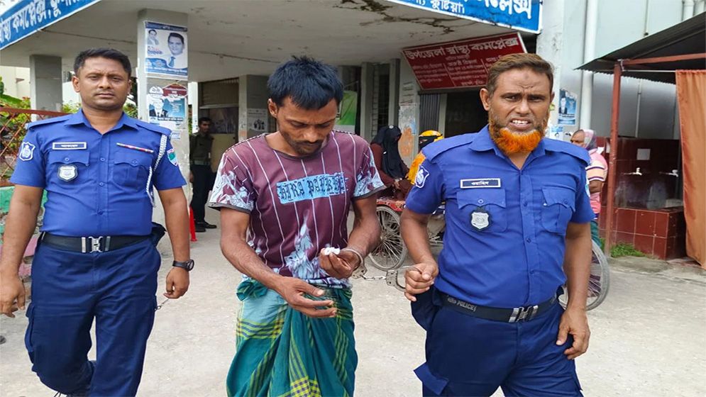 কুষ্টিয়ায় হাজতখানায় লুঙ্গি ছিঁড়ে আসামির আত্মহত্যার চেষ্টা
