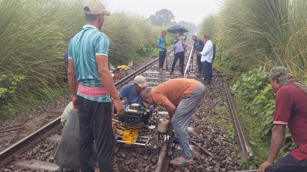 আড়াই ঘণ্টা পর রাজশাহীর সাথে সারাদেশের রেল যোগাযোগ স্বাভাবিক