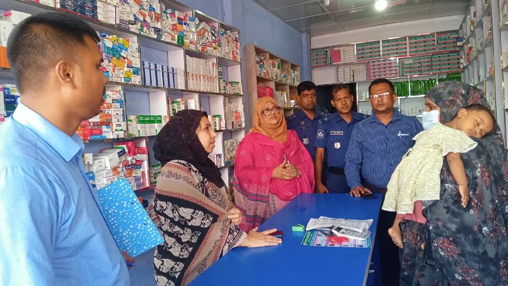 পদার্থবিজ্ঞান পড়ে চিকিৎসক পরিচয়ে প্রেসক্রিপশন, ভ্রাম্যমাণ আদালতে জরিমানা
