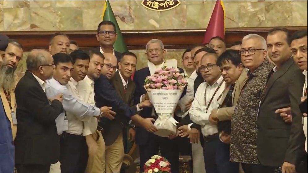 রাষ্ট্রপতির সঙ্গে ঢাকা কলেজ অ্যালামনাই অ্যাসোসিয়েশনের সৌজন্য সাক্ষাৎ