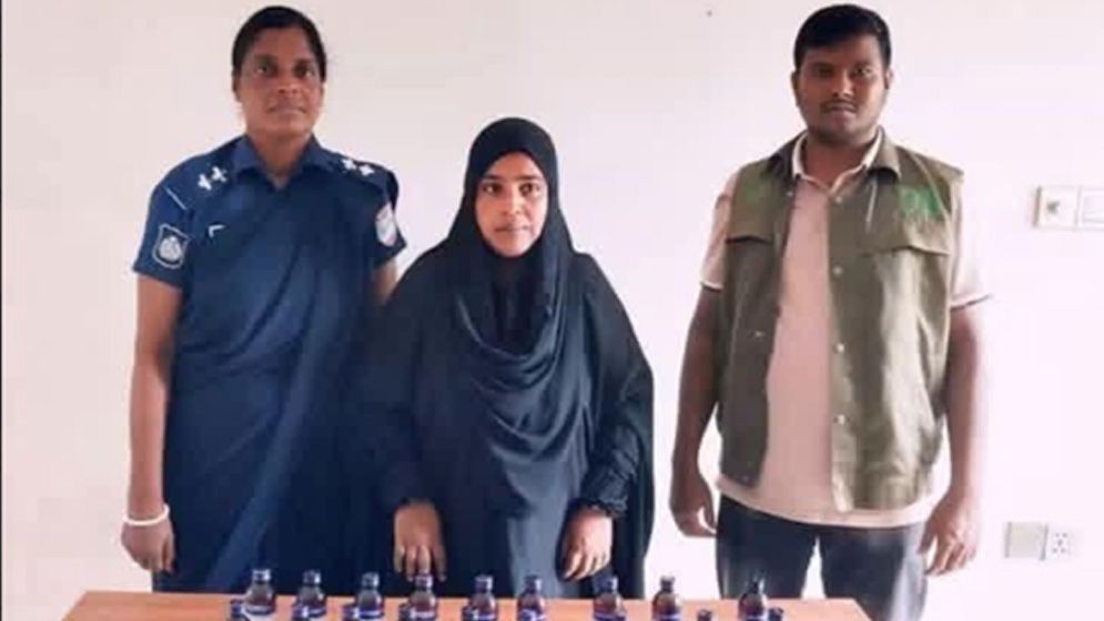 কোটচাঁদপুরে ডিবির অভিযানে ১৮ পিস স্কাফ সিরাপসহ নারী আটক