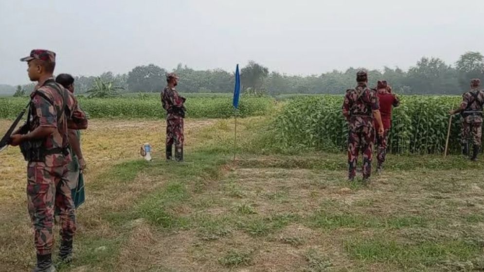সার পাচার ও পুশ-ইন ঠেকাতে বেনাপোল সীমান্তে বিজিবির কঠোর অবস্থান