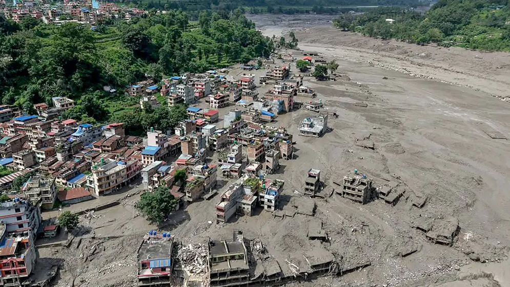 নেপাল-চীন সীমান্তে পাহাড়ি ঢল ও ভূমিধসে মৃত্যু বেড়ে ১,২৪৩
