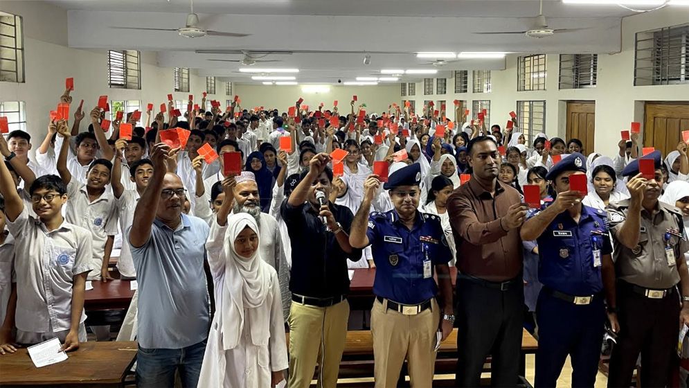 মাদক ও কিশোর অপরাধকে লাল কার্ড দেখিয়ে শিক্ষার্থীদের শপথ