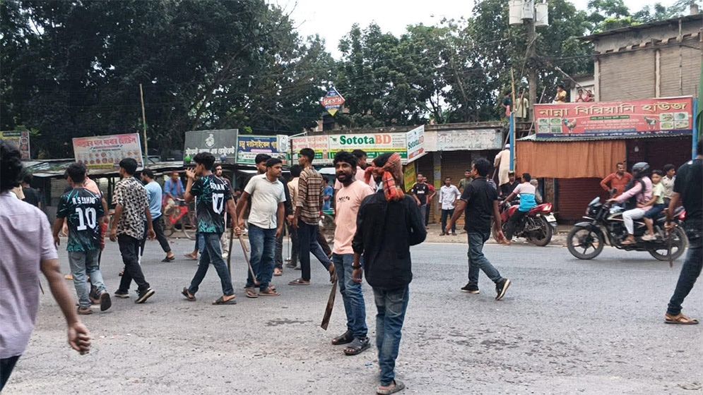 শিবির নেতাকে থাপ্পড়, ইবিতে ছাত্রদল-শিবিরের মধ্যে উত্তেজনা