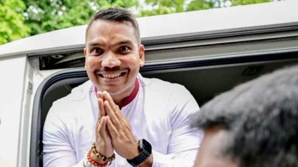 ঘুষ নেওয়ার অভিযোগে সাবেক লঙ্কান প্রেসিডেন্ট মাহিন্দা রাজাপাকসের ছেলে গ্রেফতার