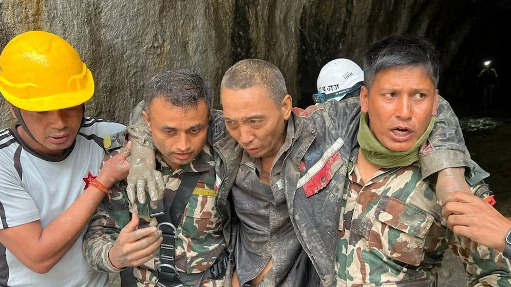 নেপালের টানেল থেকে বন্যার ১০ দিন পর এক চীনা নাগরিক জীবিত উদ্ধার