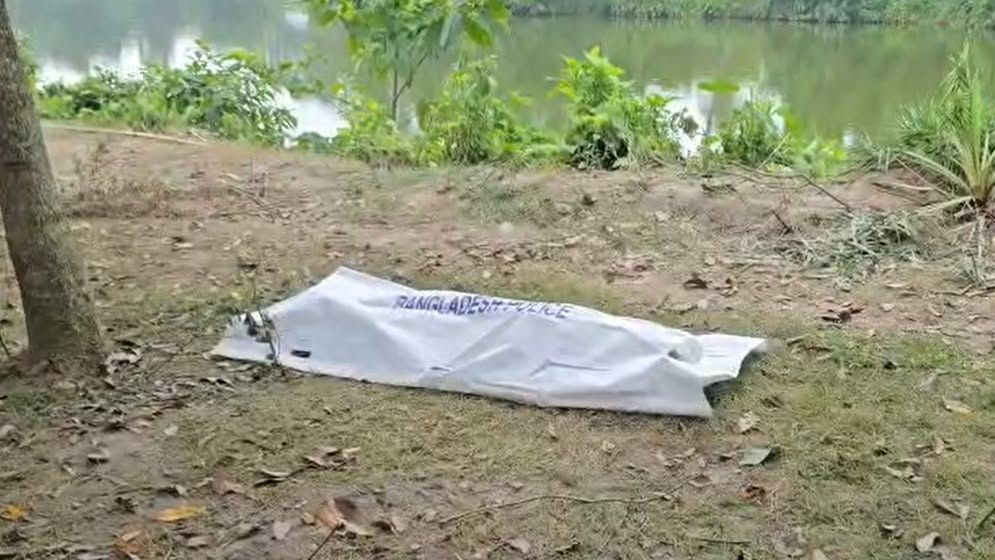পাবনায় পুকুর থেকে ব্যবসায়ীর গলাকাটা মরদেহ উদ্ধার