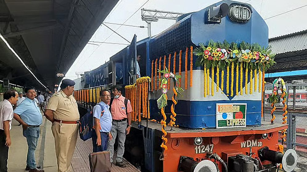 ভারত-বাংলাদেশের যাত্রীবাহী ট্রেন ফের চালুর উদ্যোগ, নতুন ট্রেনেরও প্রস্তাব দিচ্ছে ঢাকা