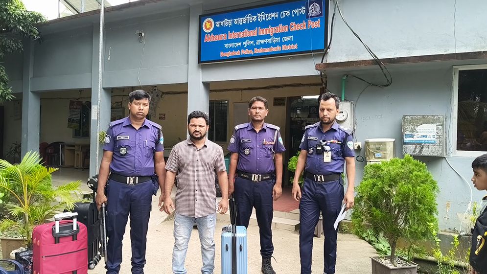 ভারতে পালিয়ে যাওয়ার সময় আখাউড়ায় গ্রেফতার আশুলিয়া থানার ২ হত্যা মামলার আসামি