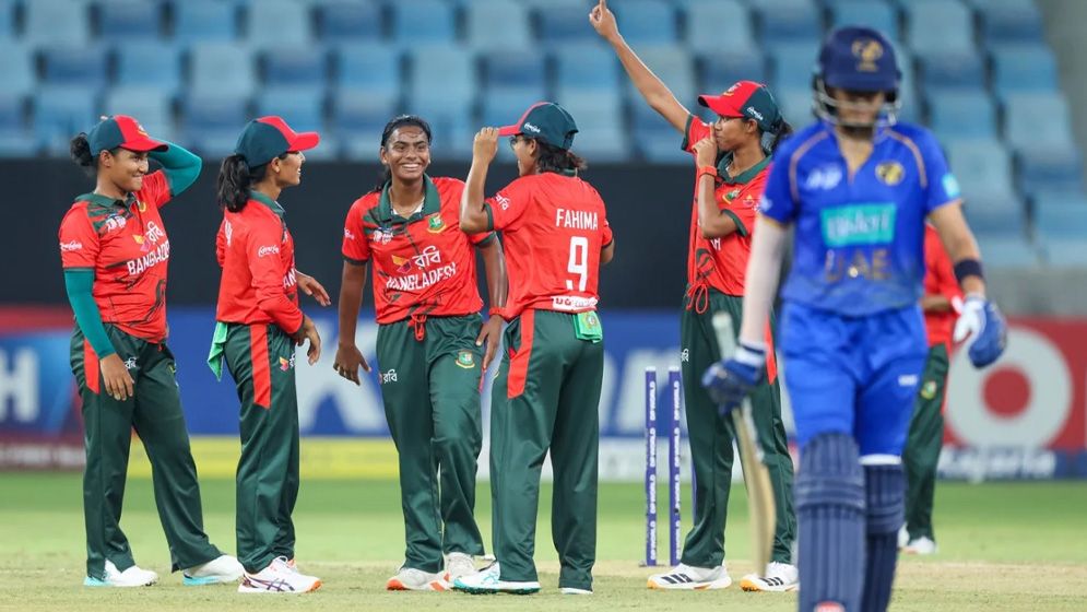 মারুফার সুইং আর স্পিনারদের দাপটে সেমিফাইনালে বাংলাদেশ