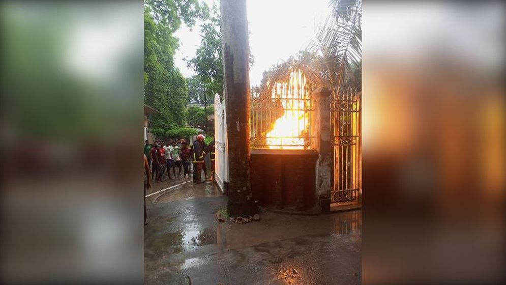 বজ্রপাতে বিদ্যুৎমন্ত্রী টুকুর বাসায় আগুন