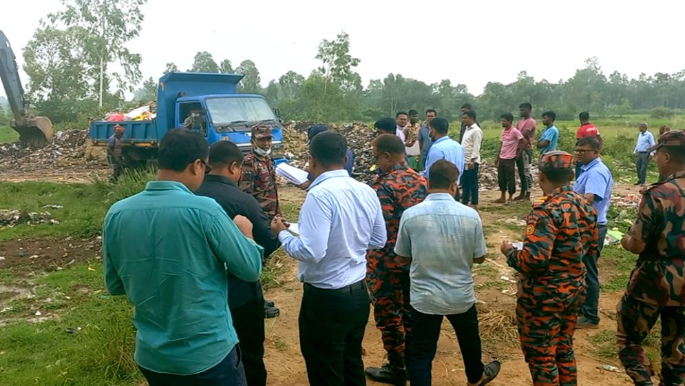 হিলি কাস্টমসে বাজেয়াপ্ত ও মেয়াদোত্তীর্ণ ১০ লাখ টাকার মালামাল ধ্বংস