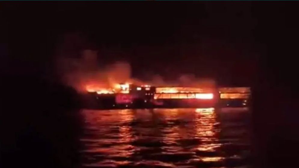 ফিলিপাইনে যাত্রীবাহী ফেরিতে ভয়াবহ আগুন, নিহত ৫