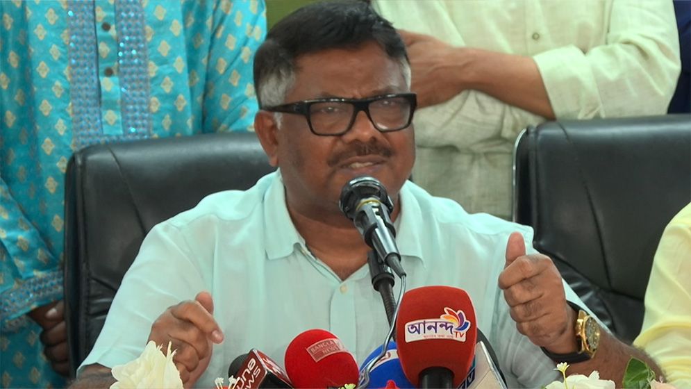 ফ্যাসিস্টদের ধ্বংস করা বিধ্বস্ত রাষ্ট্রকে ঘুরে দাঁড় করাতে কাজ করছে সরকার: হুইপ দুলু