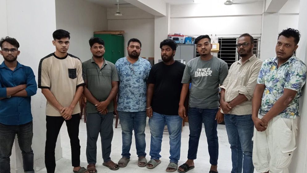 রাজধানীর উত্তরখানে গোপনে মিটিং করার সময় ৮ যুবলীগের নেতা গ্রেফতার