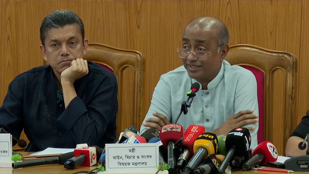 পরিকল্পিতভাবে পার্শ্ববর্তী দেশ থেকে মাদক চাপিয়ে দেওয়া হচ্ছে; ড্রোনের মাধ্যমেও ইয়াবা আসছে