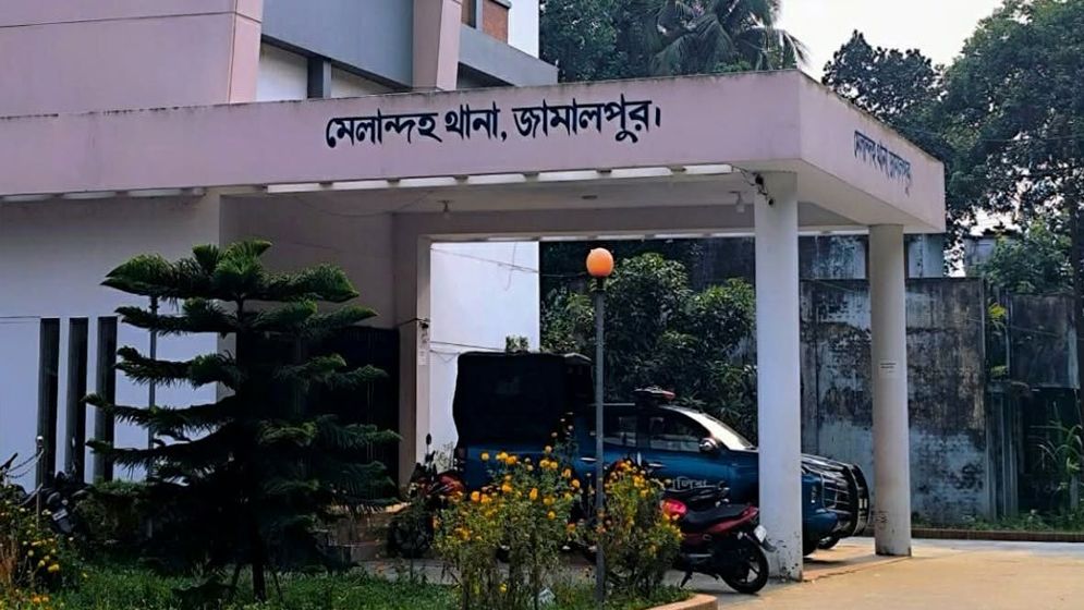 জামালপুরে মাদক মামলার আসামি ধরতে গিয়ে পুলিশের ওপর হামলা, আহত ৪