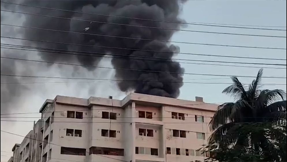 ময়মনসিংহ মেডিকেল কলেজ হাসপাতালে আগুন, পদদলিত হয়ে শিশুসহ নিহত ৬