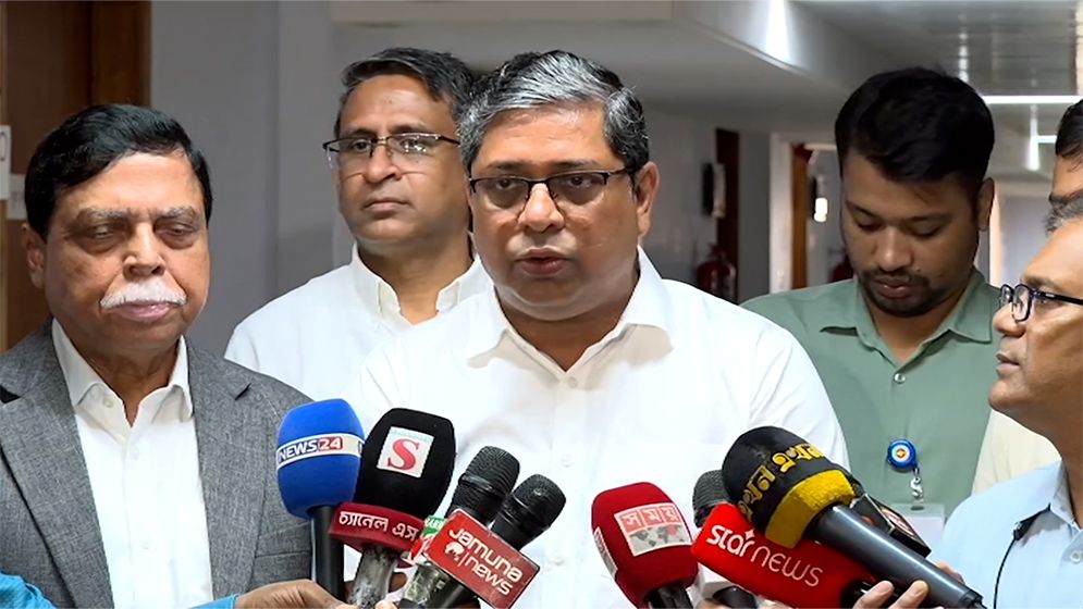 সরকারের সঙ্গে আলোচনা না করেই ইউপি নির্বাচনের তারিখ দিয়েছে ইসি