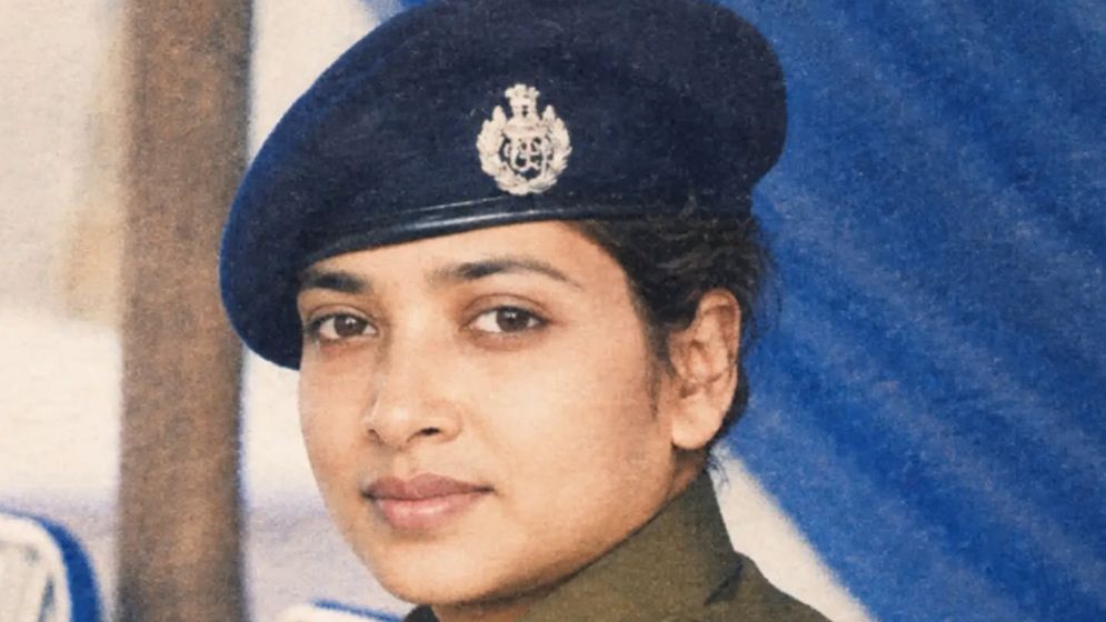সালাম দেওয়ার জেরে বিতর্ক, নারী আইপিএস কর্মকর্তাকে বদলি