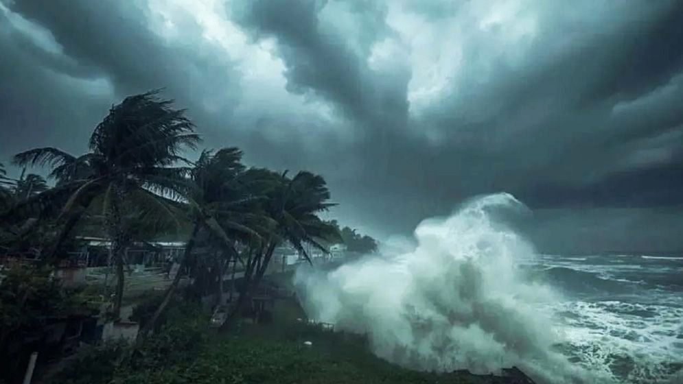 দেশের ৪ অঞ্চলে ঝড়-বৃষ্টির আভাস, নদীবন্দরে সতর্কতা