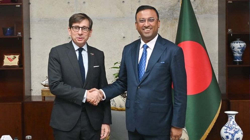 পররাষ্ট্র প্রতিমন্ত্রীর সঙ্গে ফ্রান্সের রাষ্ট্রদূতের সৌজন্য সাক্ষাৎ